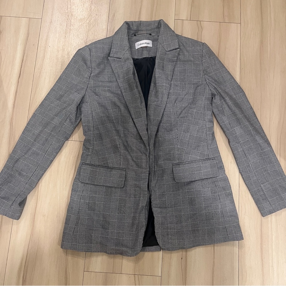 Calvin Klein Gray Blazer with Notched Lapels and Tailored Fit